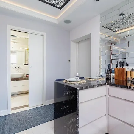 Luxurious Rozdroze By Renters Prestige Apartment